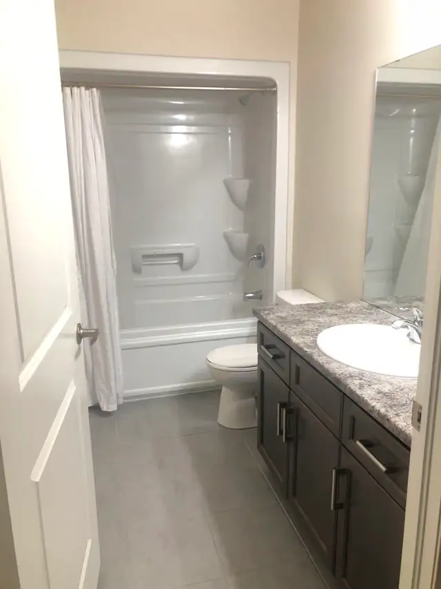 Spacious 3-Bedroom Condo with Balcony, Parking & Ensuite Laundry - Photo 9
