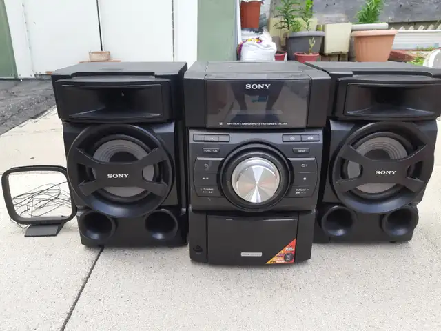SONY MINI HI-FI SYSTEM MHC-EC691 WITH 2 SPEAKERS (Like New)