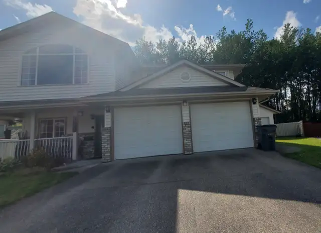 MOVE IN NOW, 3 BEDS/2 BATHS HOUSE WITH GARAGE IN COLLEGE HEIGHTS
