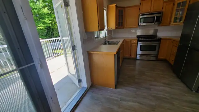 MOVE IN NOW, 3 BEDS/2 BATHS HOUSE WITH GARAGE IN COLLEGE HEIGHTS - Photo 3