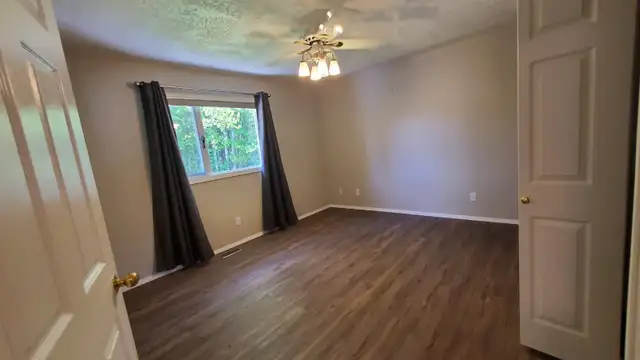 MOVE IN NOW, 3 BEDS/2 BATHS HOUSE WITH GARAGE IN COLLEGE HEIGHTS - Photo 6