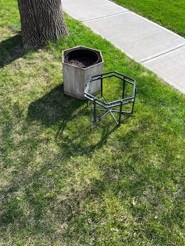 Wooden planter and metal stand
