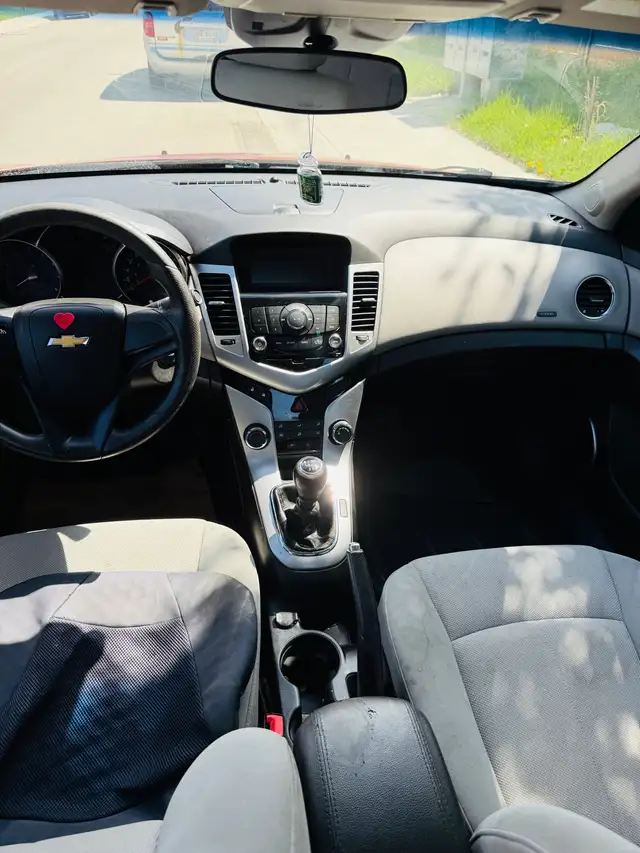 2011 Chevy Cruze 6 speed - Photo 9