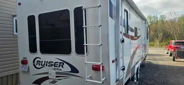 30 foot Cruiser Crossroads RV - Photo 2