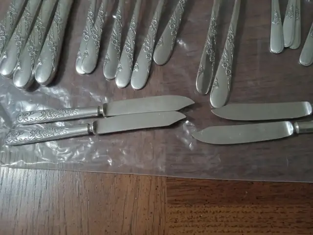 CUTLERY- VINTAGE-  ONEIDA COMMUNITY-TUDOR PLATE - Photo 4