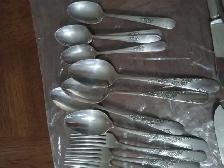 CUTLERY- VINTAGE-  ONEIDA COMMUNITY-TUDOR PLATE - Photo 5