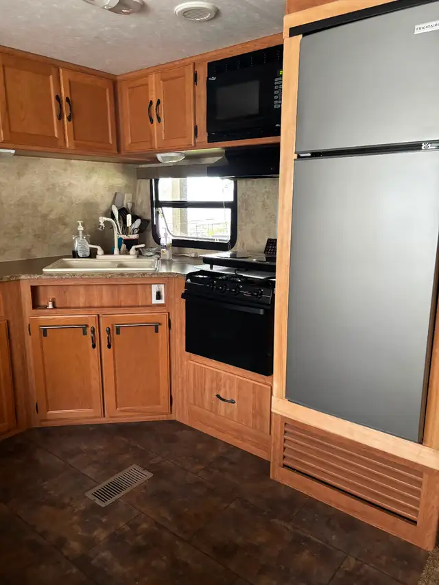 Roulotte Saint Anicet à vendre! - Photo 3