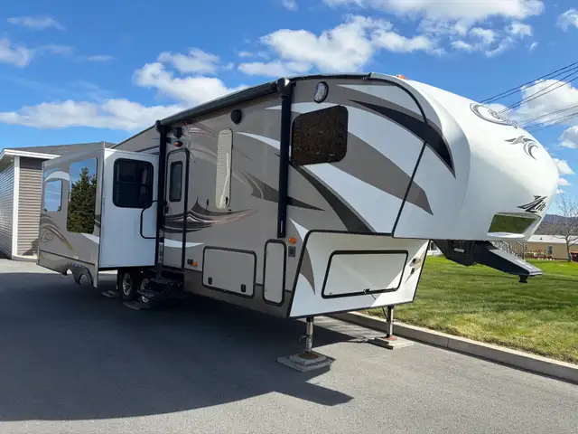 2015 Cougar Fifth Wheel - Photo 2
