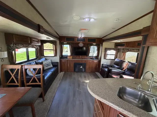 2015 Cougar Fifth Wheel - Photo 4