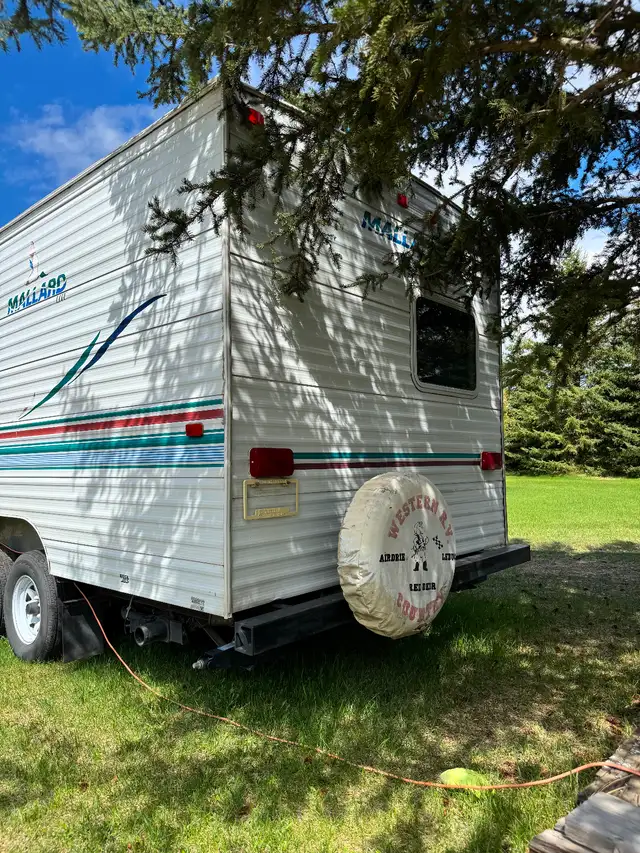 2002 mallard 20N travel trailer - Photo 4