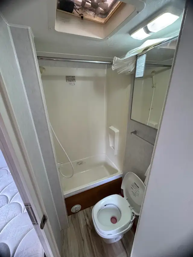 2002 mallard 20N travel trailer - Photo 9