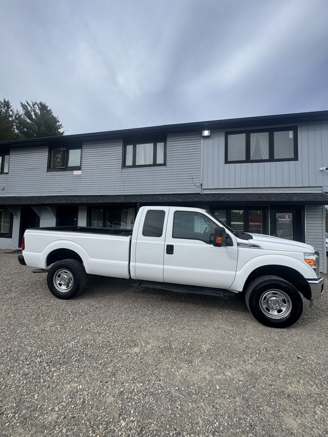 2014 Ford Super Duty F-250 SRW EXTENDED CAB — 8 FT BOX — CERTIFI