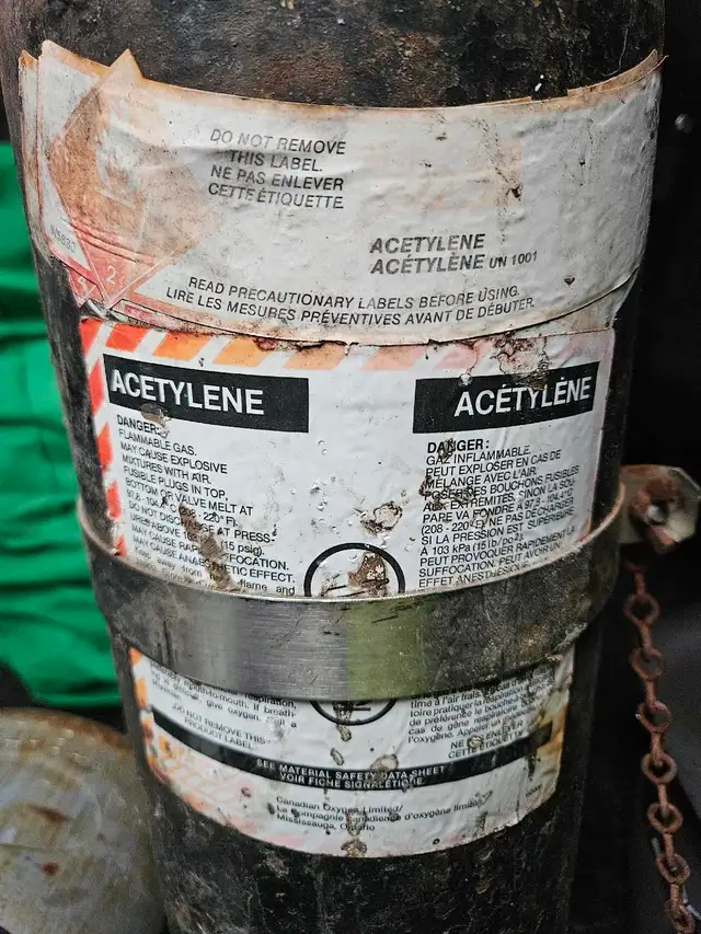 2 acetylene tanks for sale one full one half full - Photo 2