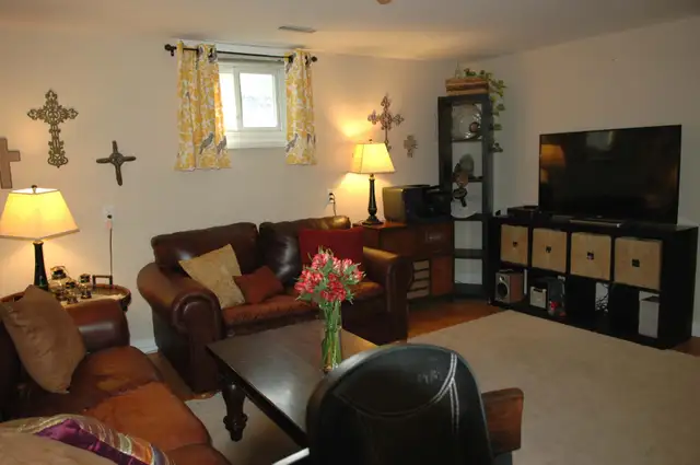 5 Bedroom House for Rent close to Down Town, C-Train LRT, SAIT - Photo 8