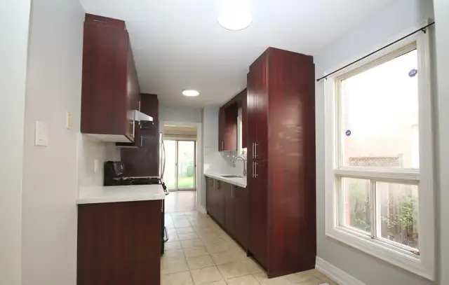 3 Bedroom House For Lease Near Highway 407 & McLsughlin rd S - Photo 2
