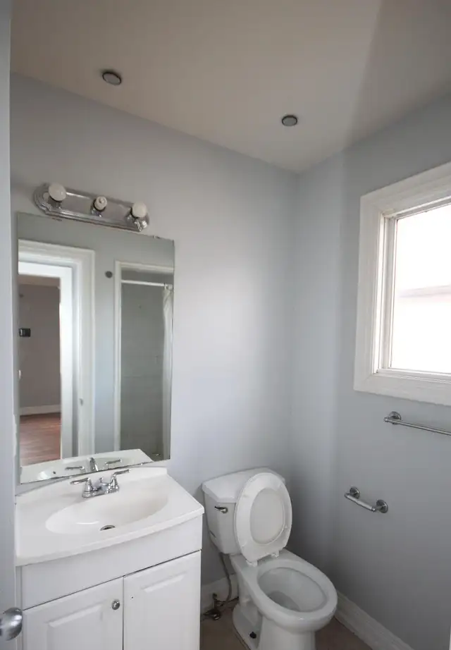3 Bedroom House For Lease Near Highway 407 & McLsughlin rd S - Photo 5
