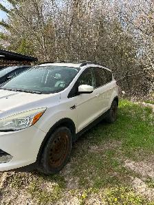 2013 & 2014 Ford Escapes FOR PARTS