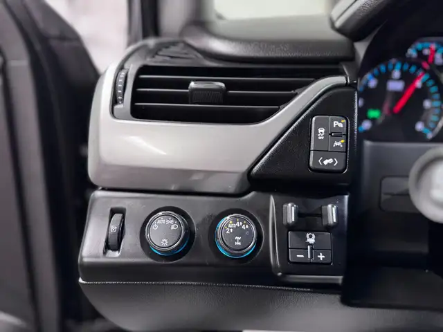 2018 CHEVROLET SUBURBAN LT – 5.3L V8 – 4X4 – 8 PASSENGER - Photo 20