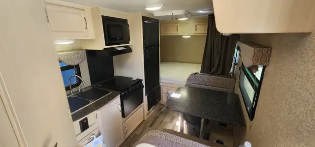 2017 Winnebago Micro Minnie 1706FBExcellent condition - Photo 2