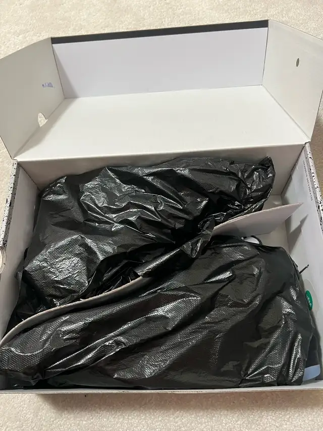 Brand New Jordan retro 5 Black Metallic