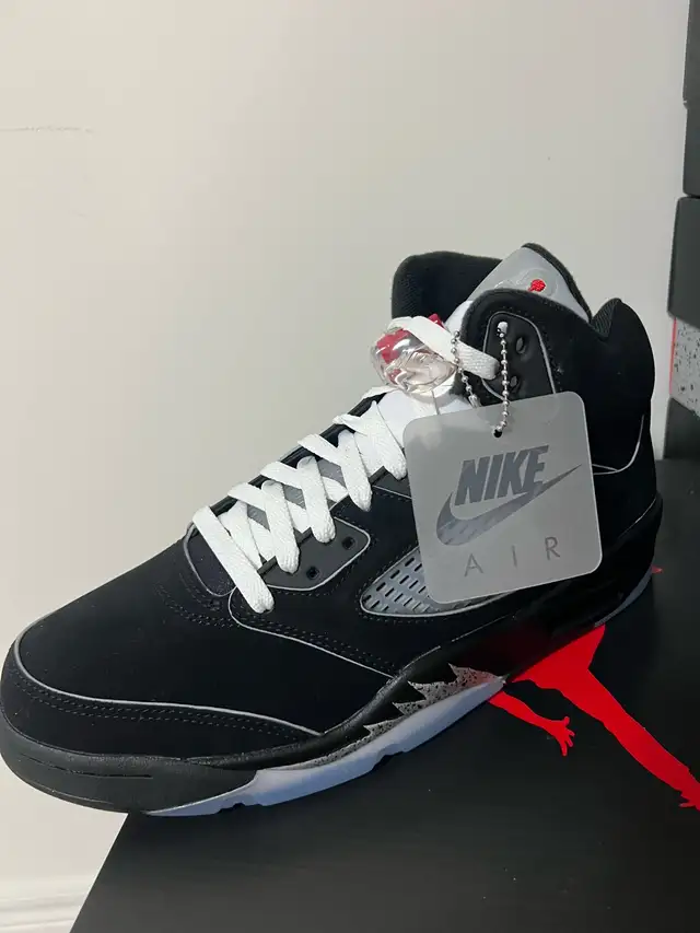 Brand New Jordan retro 5 Black Metallic - Photo 3