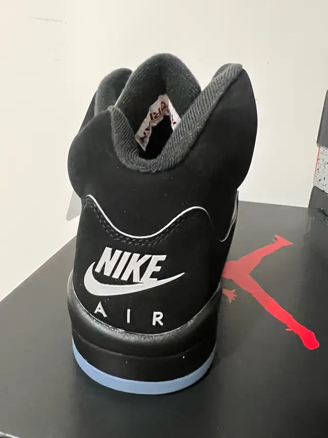 Brand New Jordan retro 5 Black Metallic - Photo 4