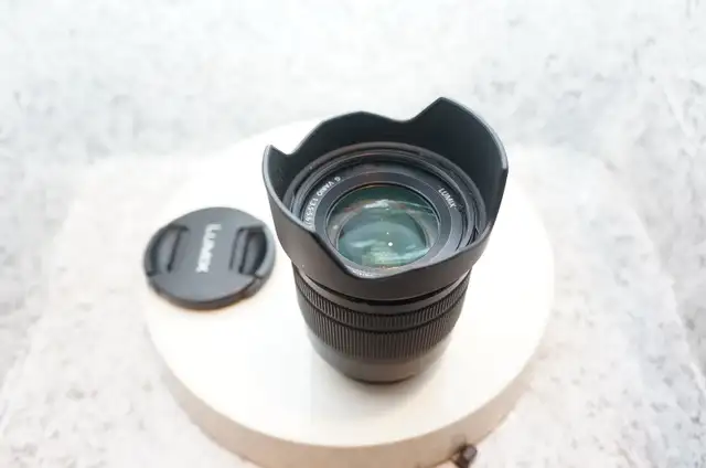 Panasonic 12-60mm OIS F3.5-5.6 G M43 Lens in Good Condition - Photo 2
