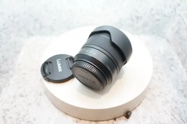Panasonic 12-60mm OIS F3.5-5.6 G M43 Lens in Good Condition - Photo 3