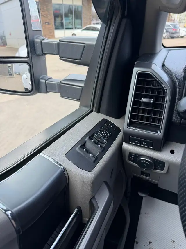 2018 Ford Super Duty F-350 DUALLY CREWCAB 4X4 - Photo 20