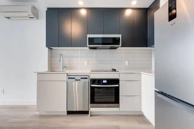 2 Bedrooms & 1Bathroom Available in Downtown Montreal