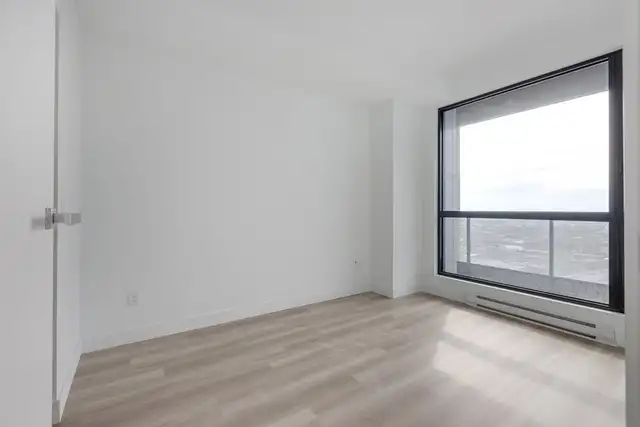 2 Bedrooms & 1Bathroom Available in Downtown Montreal - Photo 4