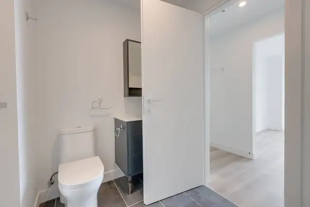 2 Bedrooms & 1Bathroom Available in Downtown Montreal - Photo 7