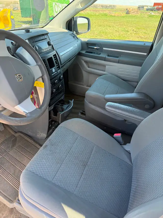 2010 Grand Caravan - Photo 8