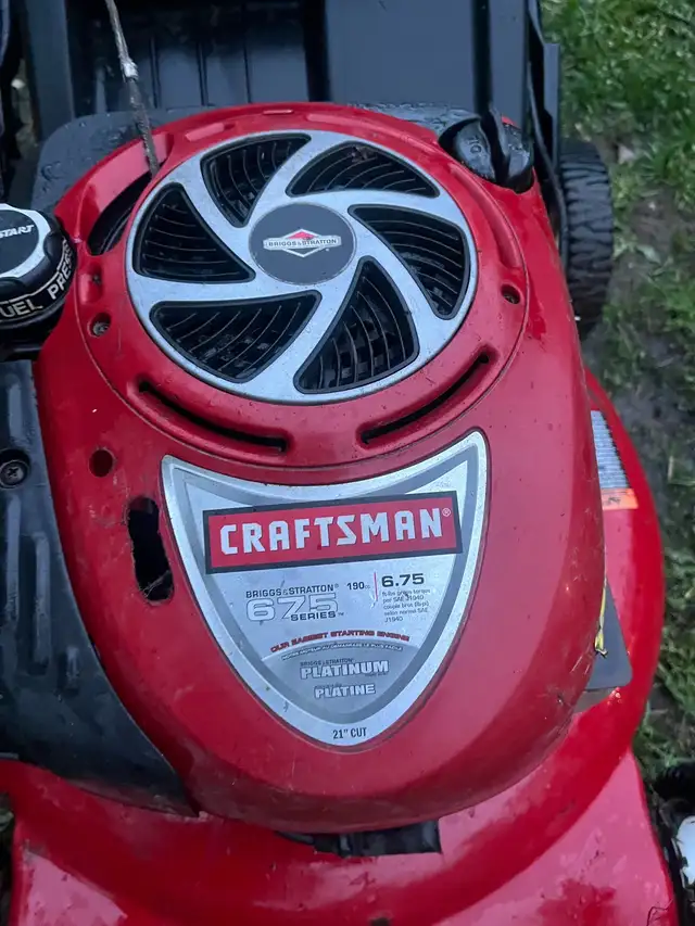 Tondeuse 6,75hp avec sortie latérale et sac ramasse herbe -220$