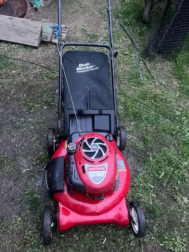 Tondeuse 6,75hp avec sortie latérale et sac ramasse herbe -220$ - Photo 2