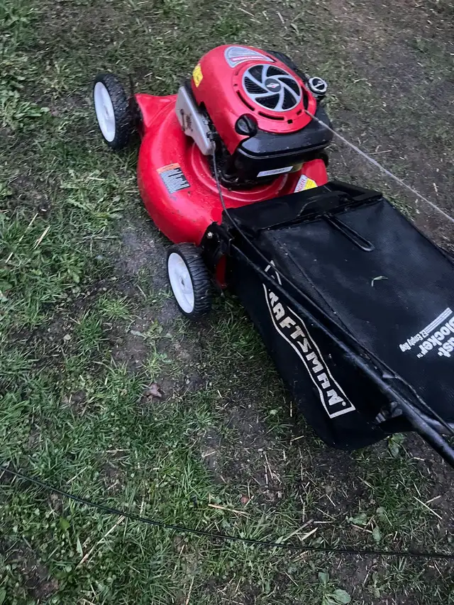 Tondeuse 6,75hp avec sortie latérale et sac ramasse herbe -220$ - Photo 5