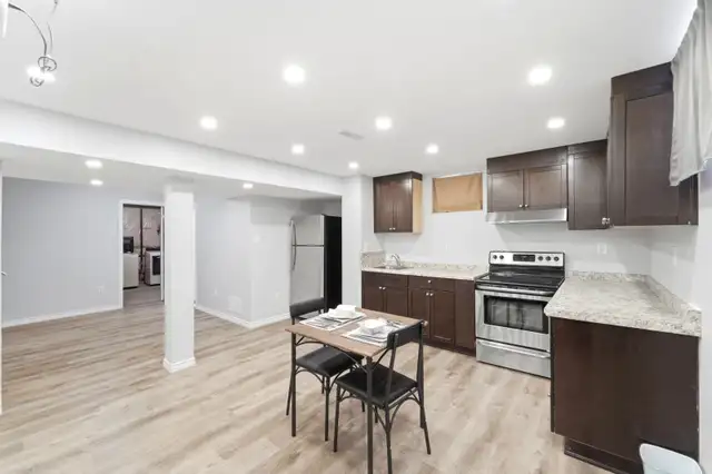 4 1 detached house in Milton. Tons of Upgrades - Photo 5
