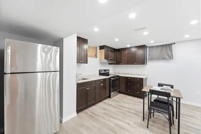 4 1 detached house in Milton. Tons of Upgrades - Photo 6