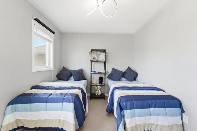 4 1 detached house in Milton. Tons of Upgrades - Photo 9