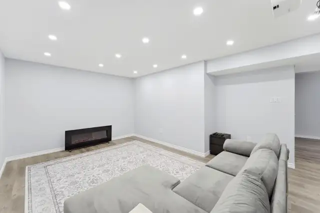 4 1 detached house in Milton. Tons of Upgrades - Photo 10