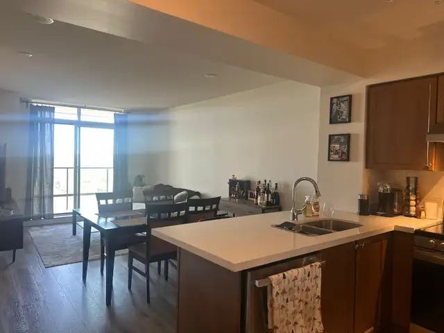 One bedroom   den newly renovated condo for rent in Mississauga - Photo 3