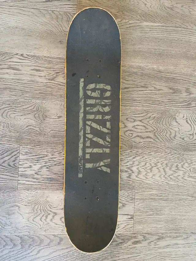 Skateboard - Grizzly 30.5 times 7.5 inches