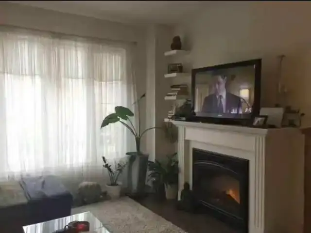 Modern Townhouse for Rent at Warden/Danforth - Photo 2