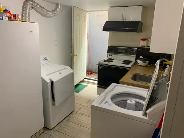 room for rent（steele, yonge very convenient location) - Photo 4
