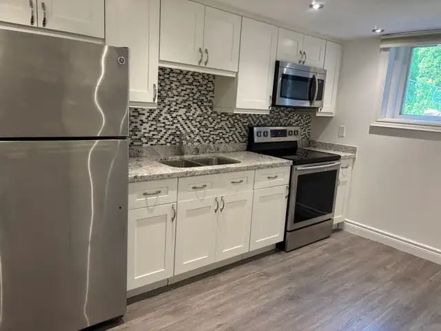 Leslieville Renovated 1 Bedroom Basement Apartment - Photo 3