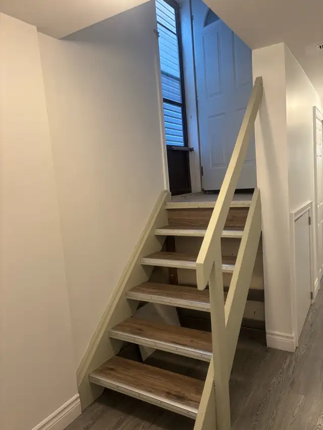 Leslieville Renovated 1 Bedroom Basement Apartment - Photo 9