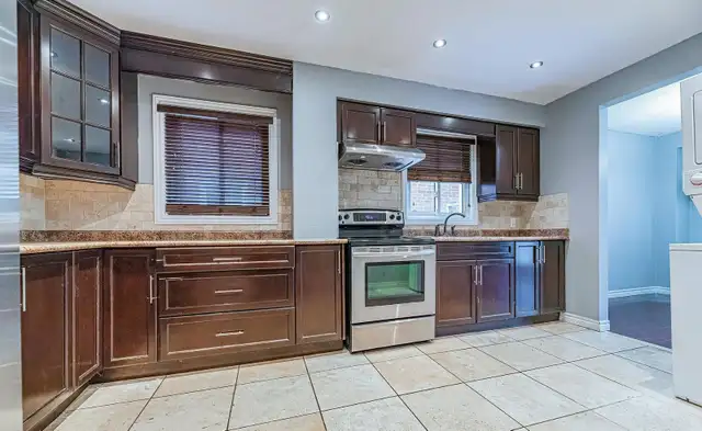 3 Bedroom House For Lease Near Bovaid Drive (W) & Main St N - Photo 5