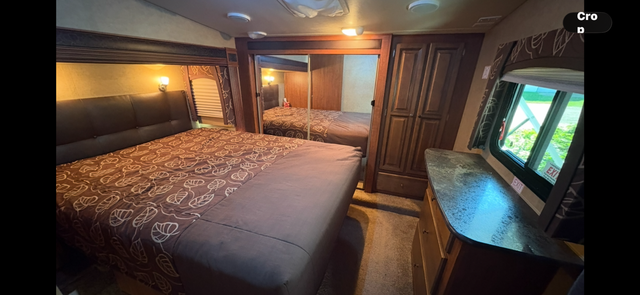 5 th wheel travel trailer. - Photo 2