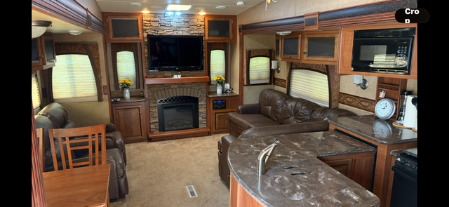 5 th wheel travel trailer. - Photo 4