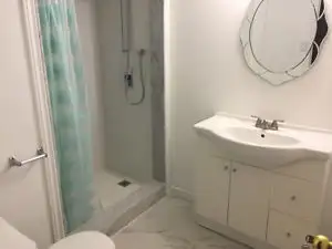 Large Room with Private Ensuite Bathroom for Rent – North York - Photo 4